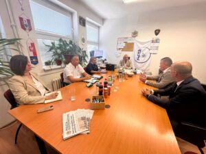 Z ROKOVANÍ S POLITICKÝMI STRANAMI: HNUTIE SLOVENSKO